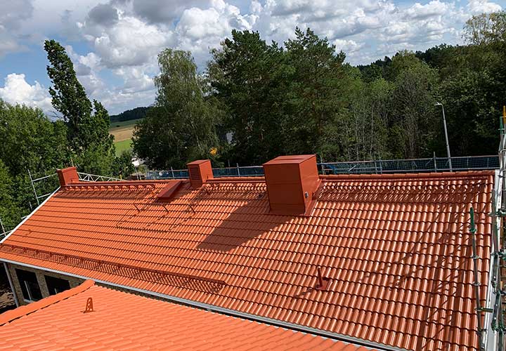 Åsaka skola, takbyte — projekt utfört av C. Lidberg Bygg AB